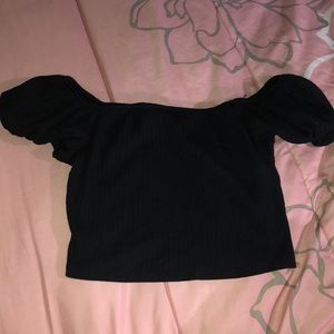 black ballon sleeve crop top!